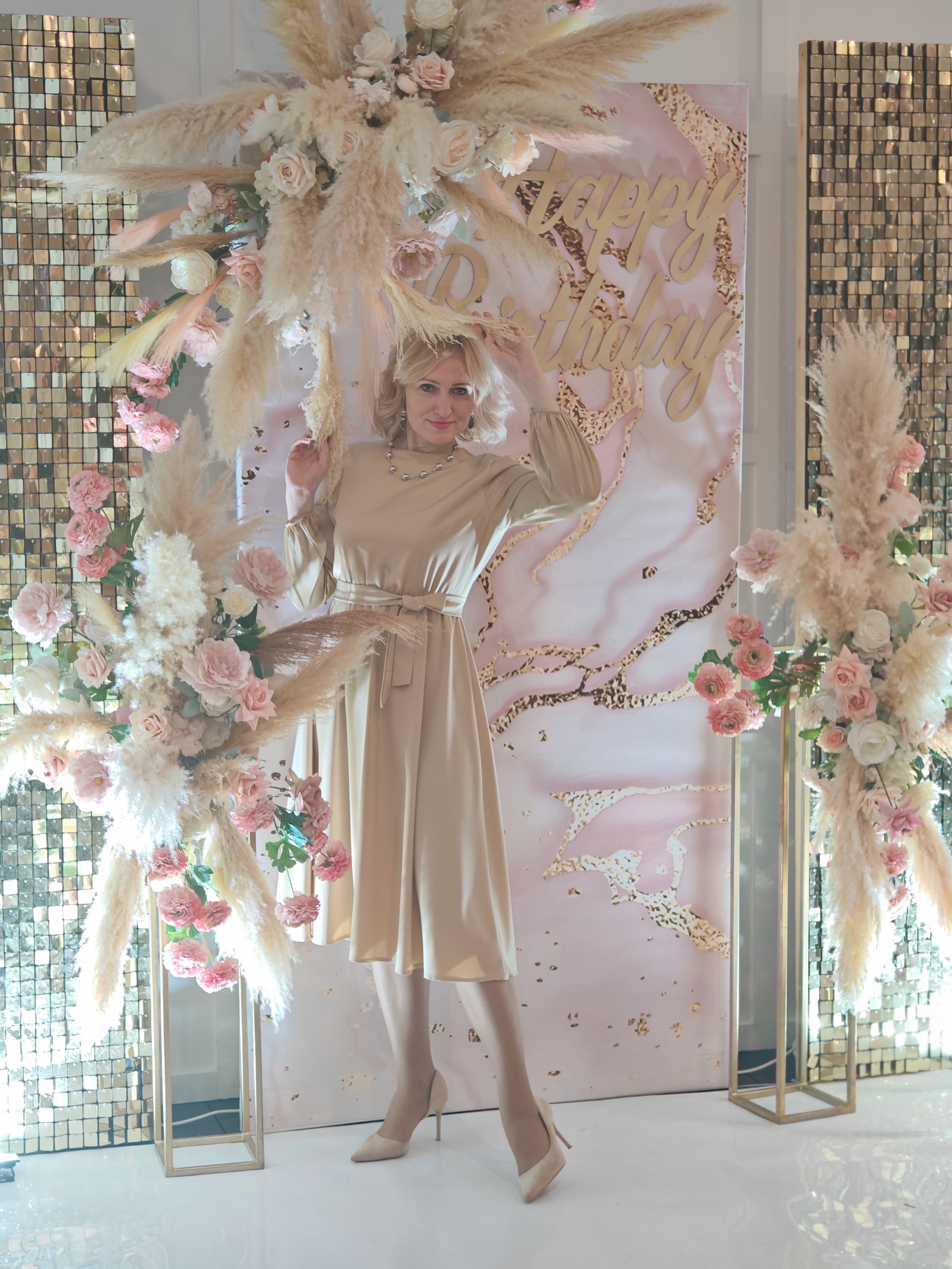 Елена на празднике